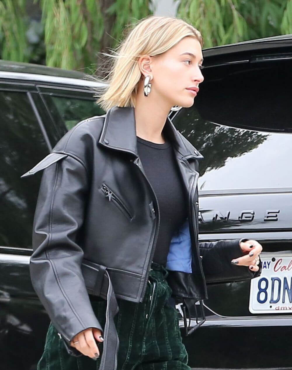 Hailey Baldwin Out and About in Los Angeles 2018/12/14