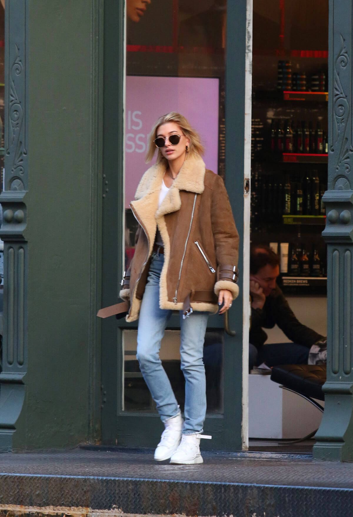 Hailey Baldwin Out in New York 2018/12/11