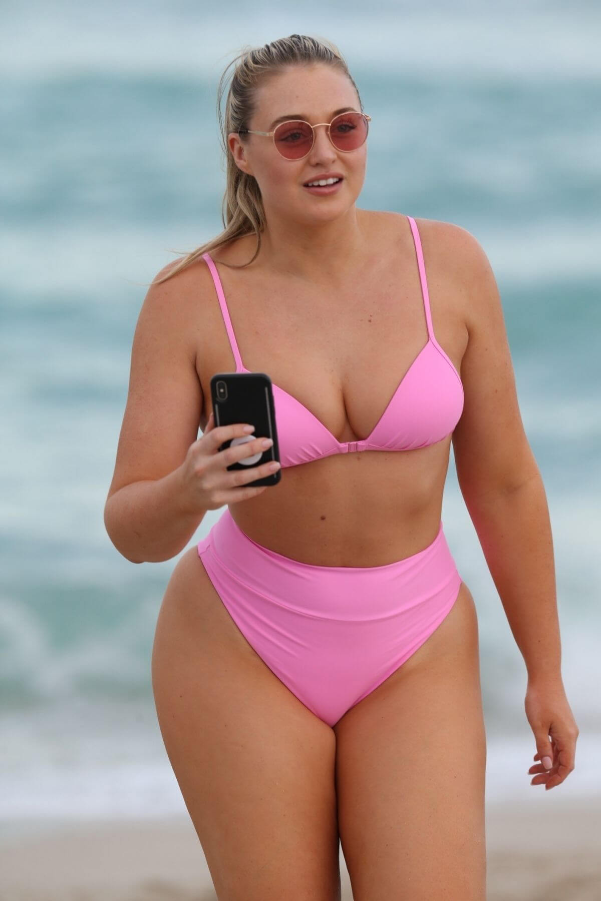 Iskra Lawrence in Bikini at a Beach in Miami 2018/12/09