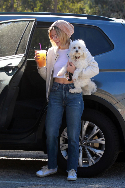 Lucy Hale at a Dog Park in Los Angeles 2018/12/08 2