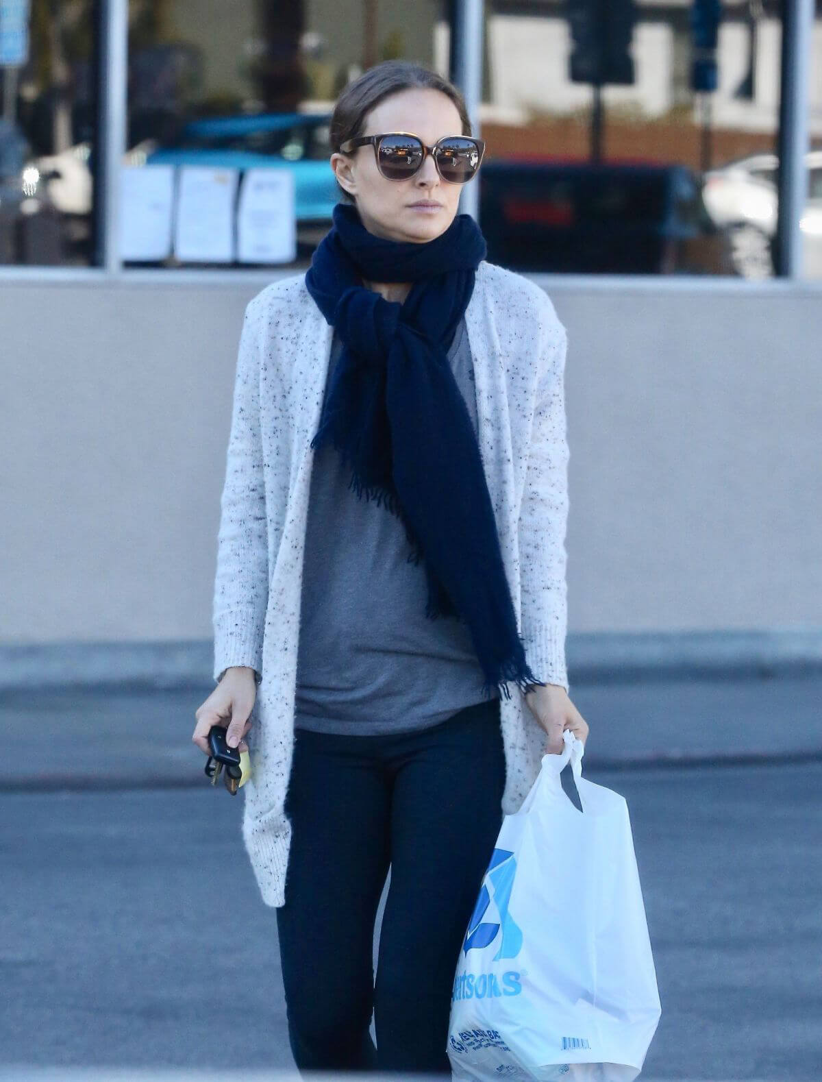 Natalie Portman Out Shopping in Los Angeles 2018/12/28