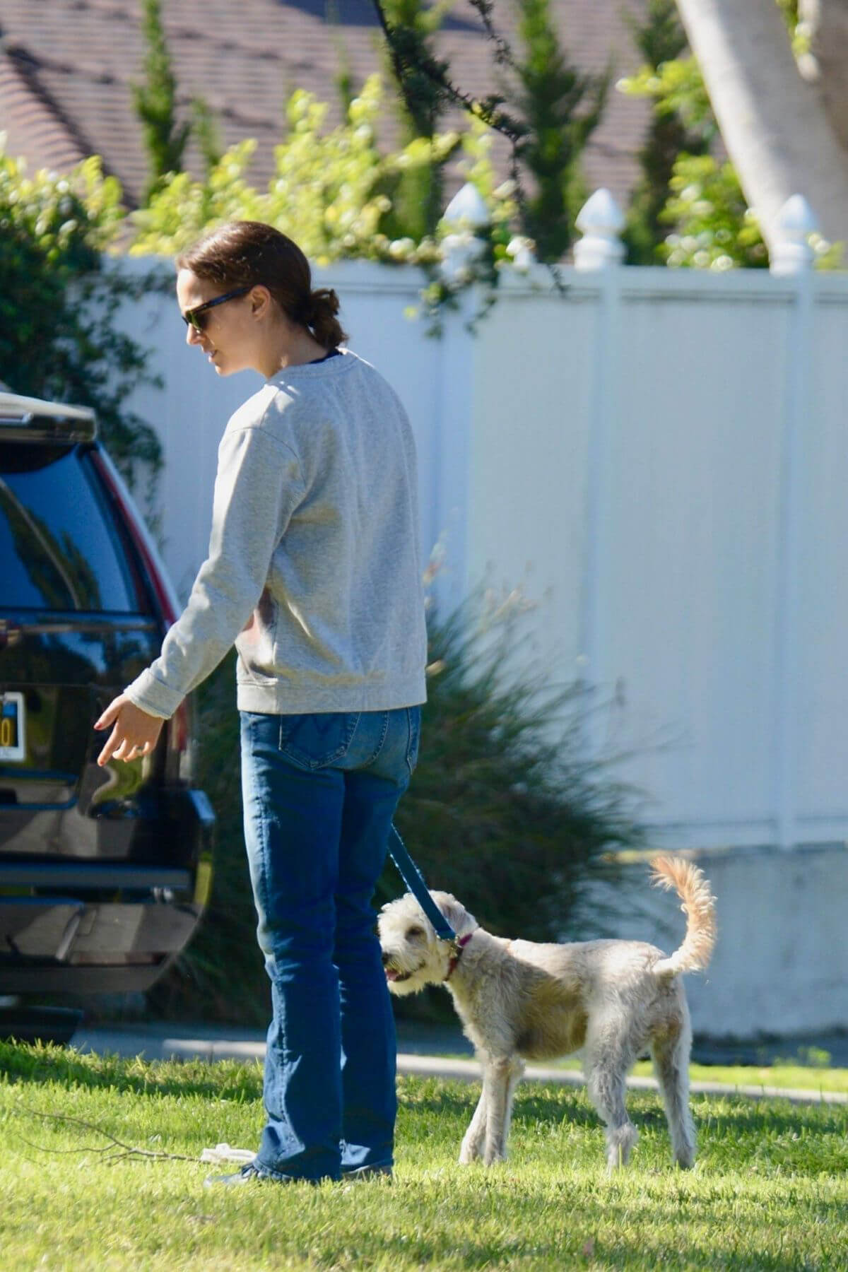 Natalie Portman Out with Her Dog in Los Feliz 2018/12/27