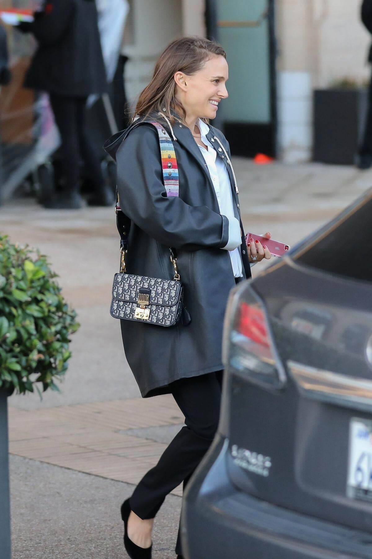 Natalie Portman Shopping at Barneys New York in Beverly Hills 2018/12/06