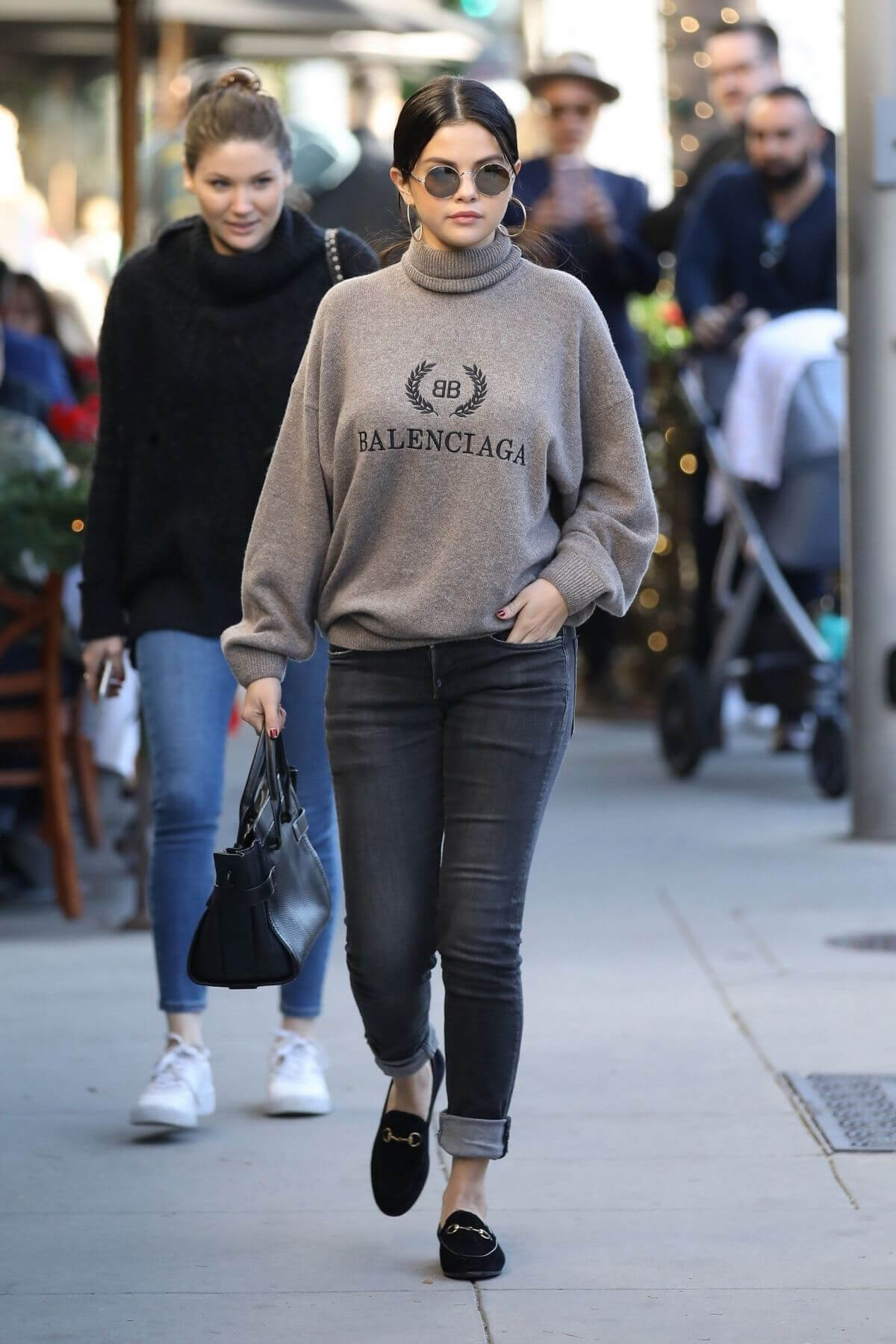 Selena Gomez Out for Lunch in Beverly Hills 2018/12/29