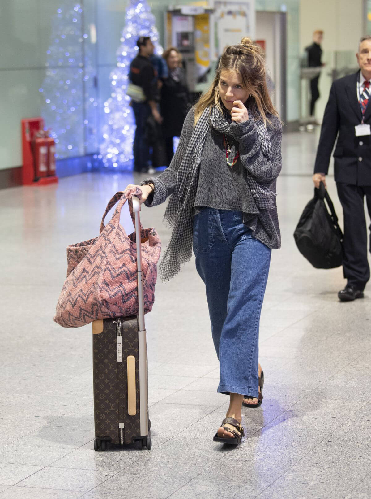 Sienna Miller at Heathrow Airport in London 2018/12/27