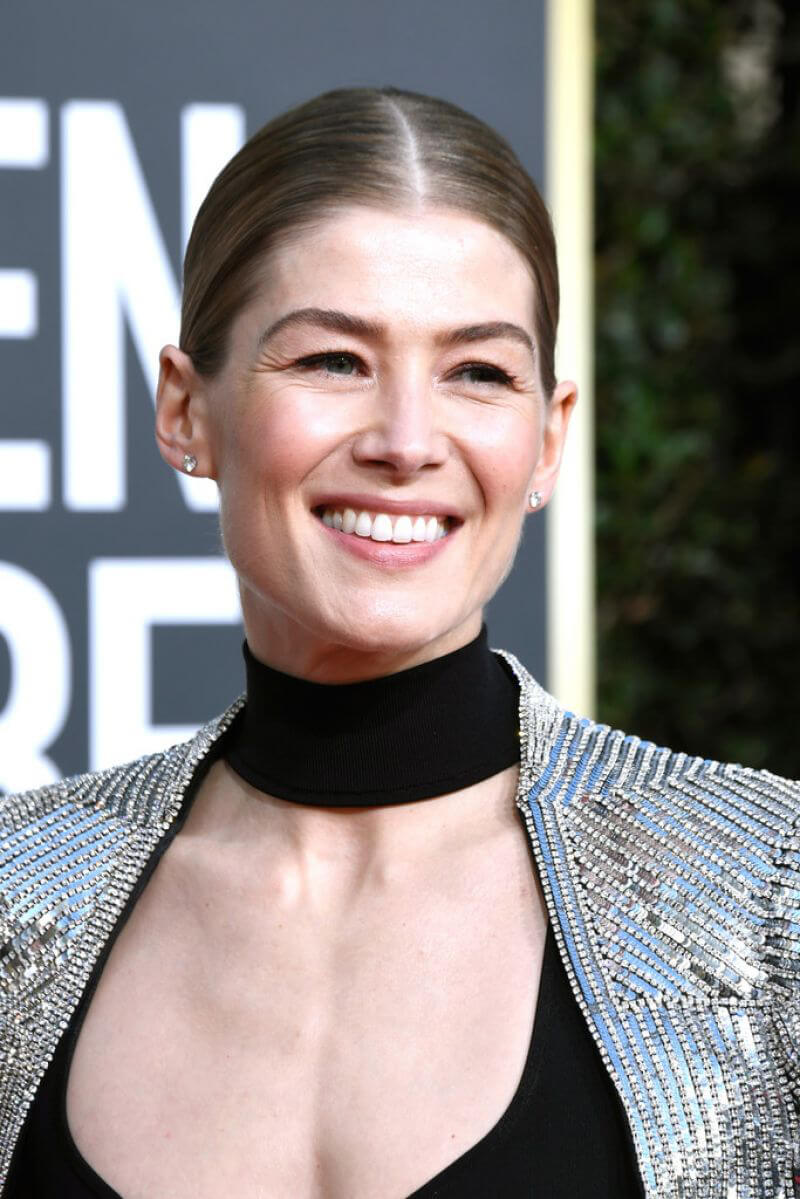 Rosamund Pike at 2019 Golden Globe Awards in Beverly Hills 2019/01/06