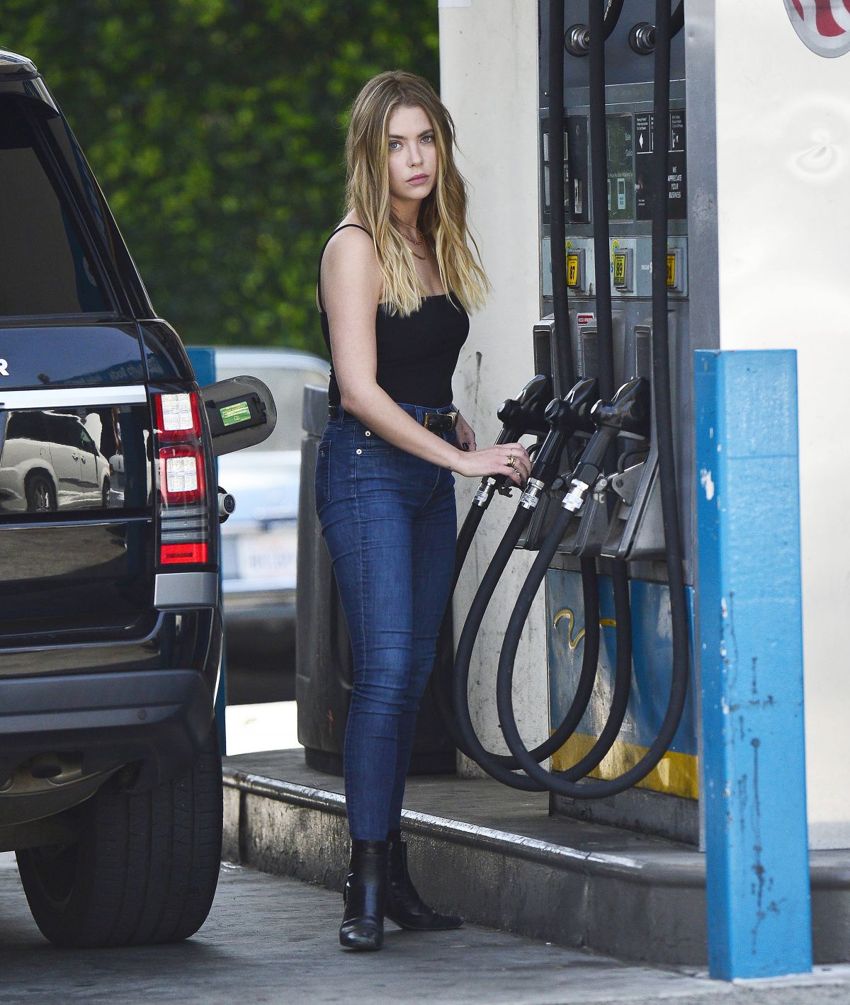 Ashley Benson at a Gas Station in Los Angeles 2019/04/26