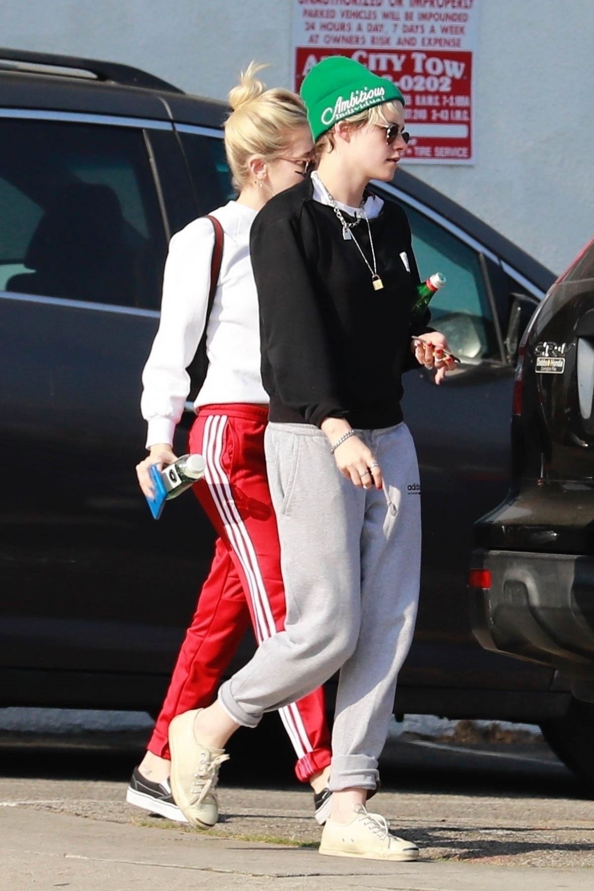 Kristen Stewart and Sara Dinkin Arrives at a Nail Salon in Los Angeles 2019/04/20