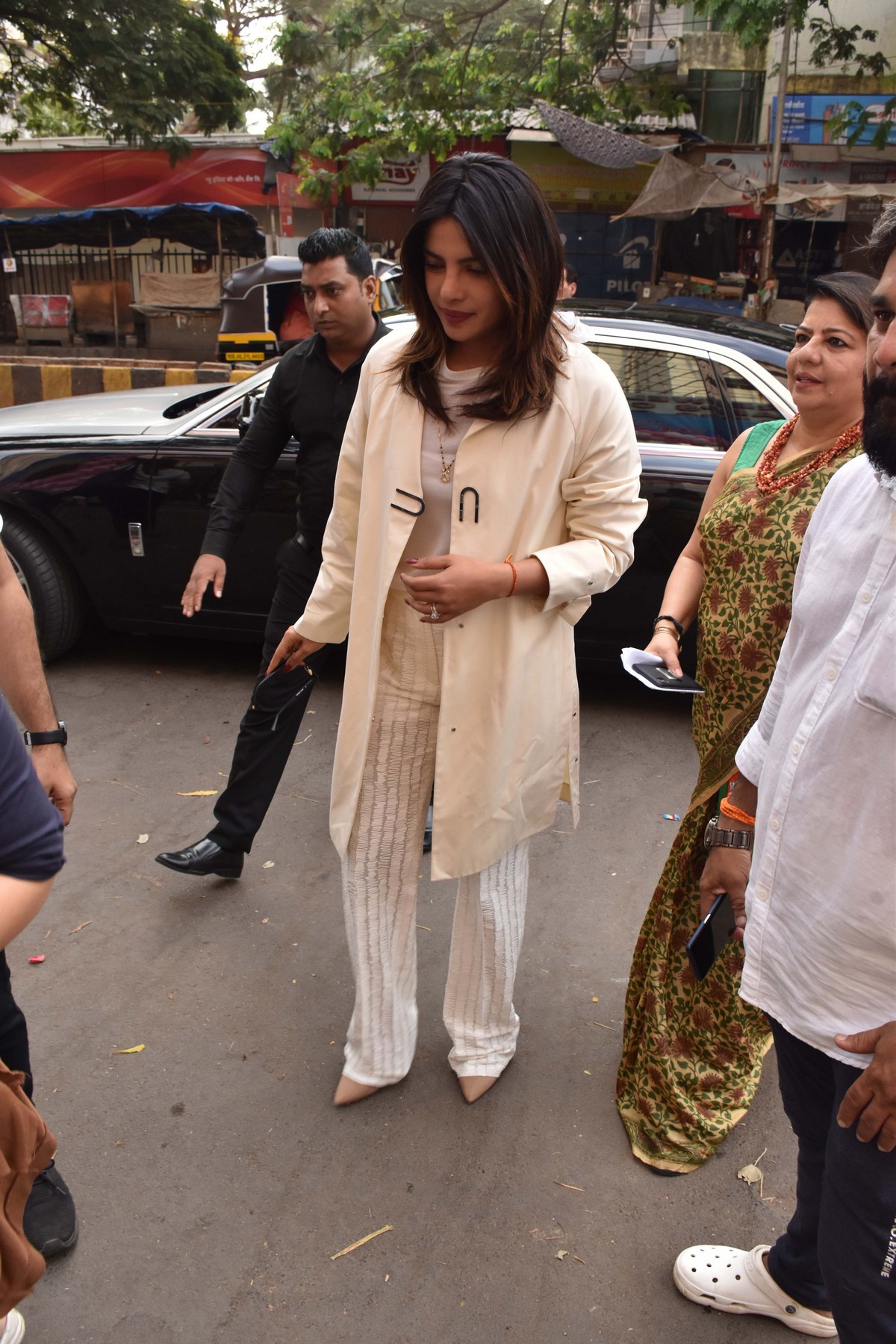 Priyanka Chopra Out in Mumbai 2019/04/29