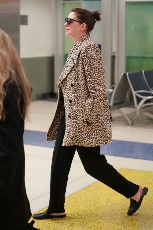 Anne Hathaway at JFK Airport in New York 2019/05/03 1