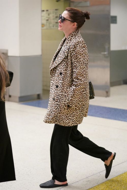 Anne Hathaway at JFK Airport in New York 2019/05/03 2