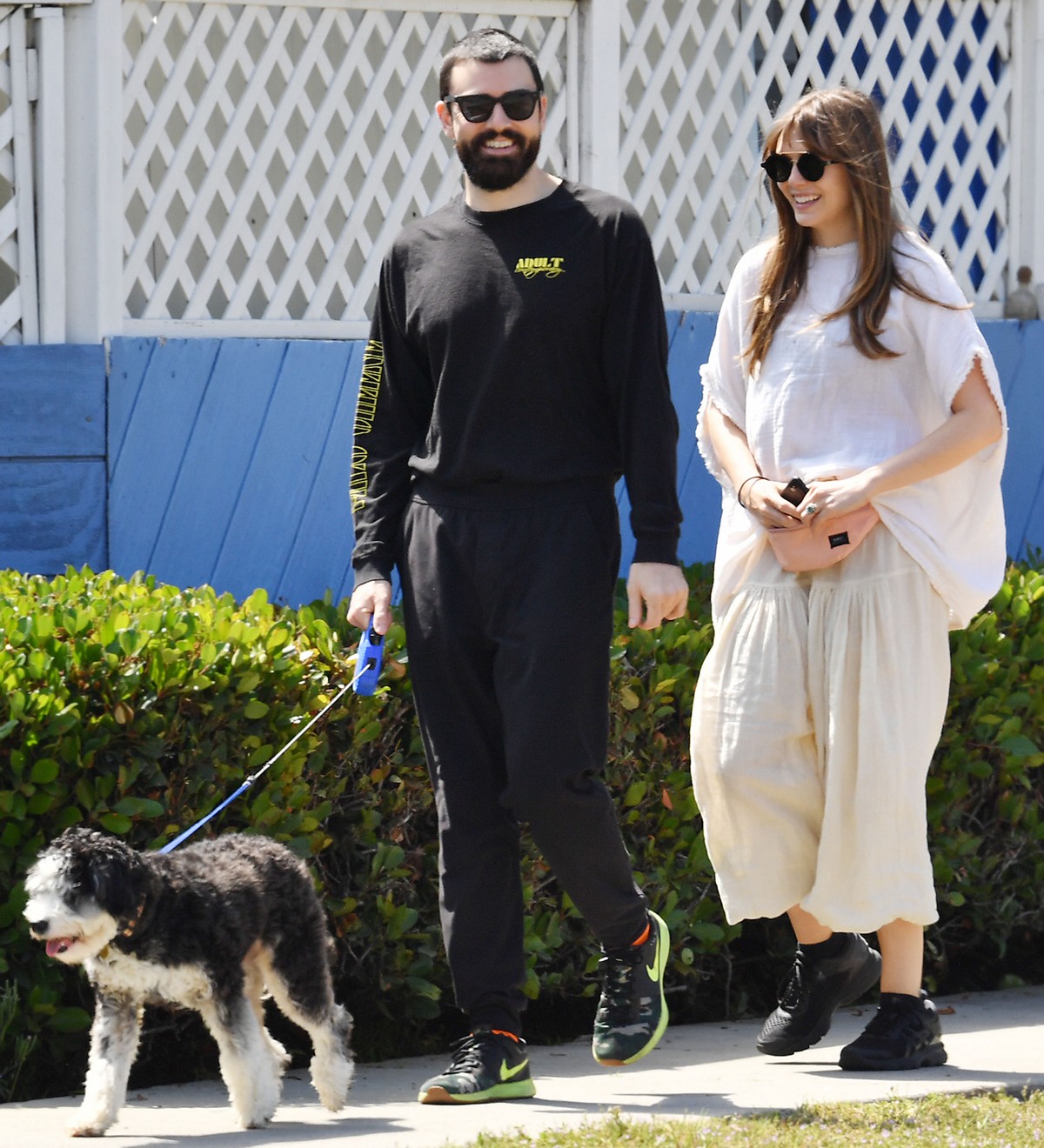 Elizabeth Olsen and Her Boyfriend Robbie Arnett Out in Los Angeles 2019/05/12