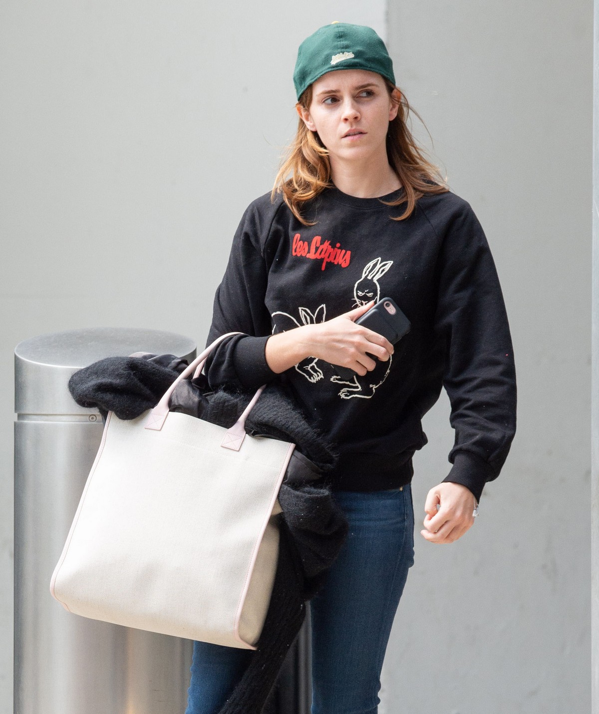 Emma Watson Arrives at JFK Airport in New York 2019/05/17