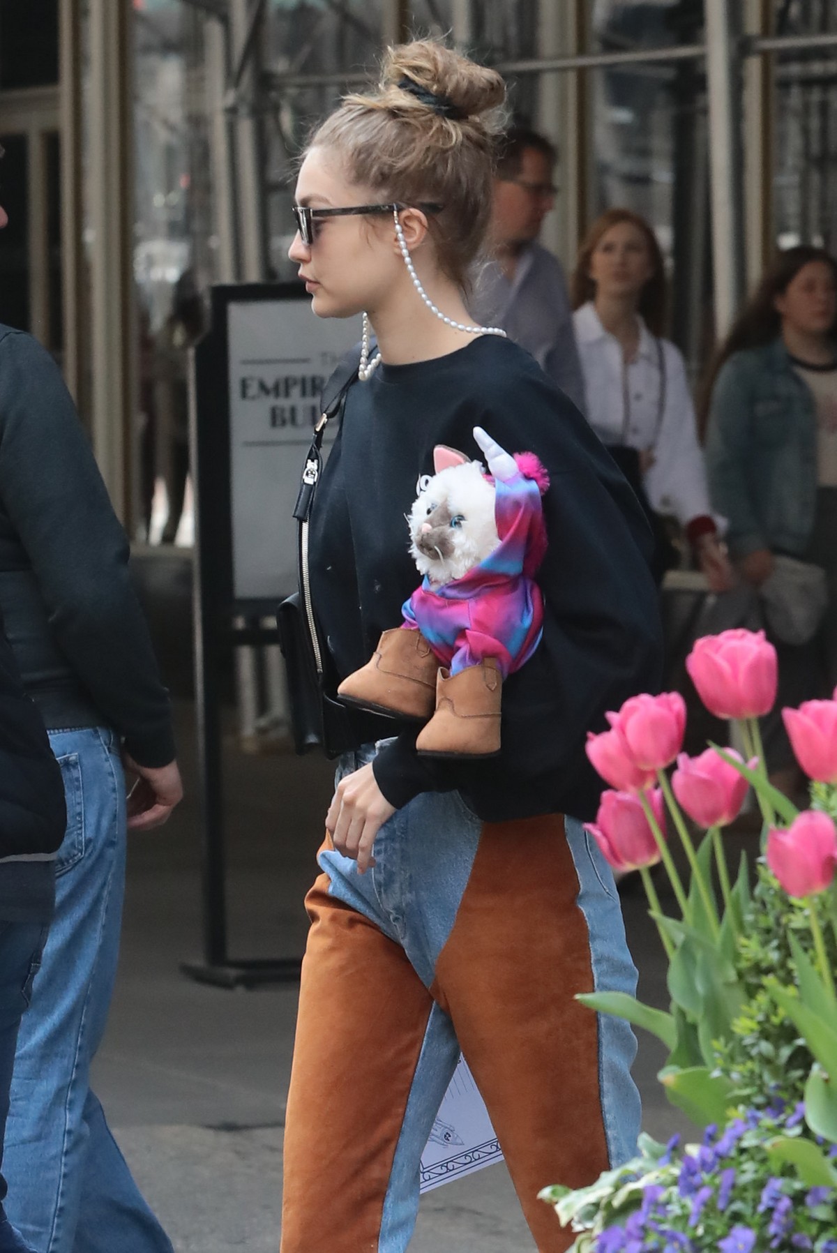 Gigi Hadid Arrives Home After Shopping in Midtown New York 2019/05/02