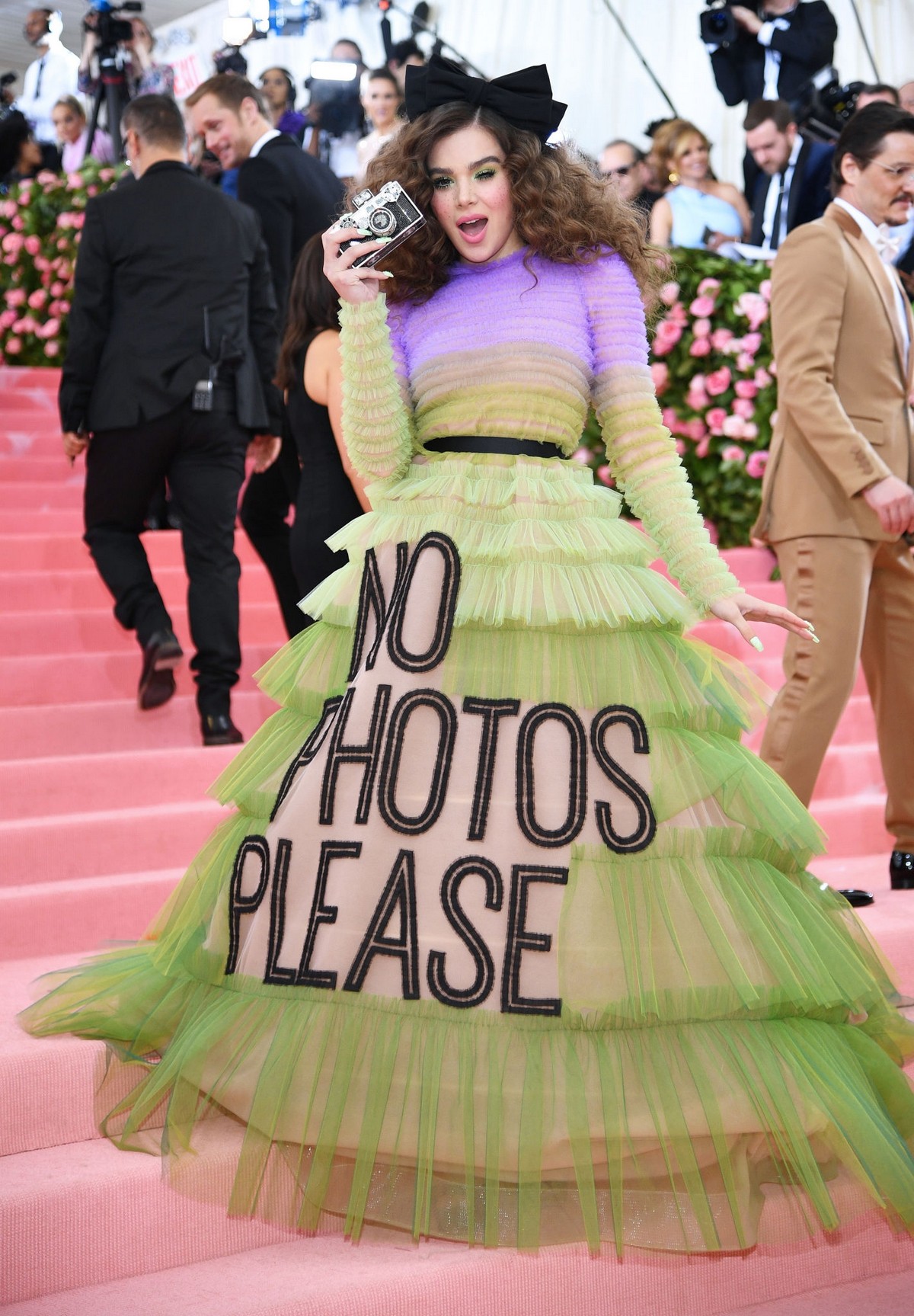 Hailee Steinfeld at 2019 Met Gala Celebrating Camp: Notes on Fashion in New York 2019/05/06