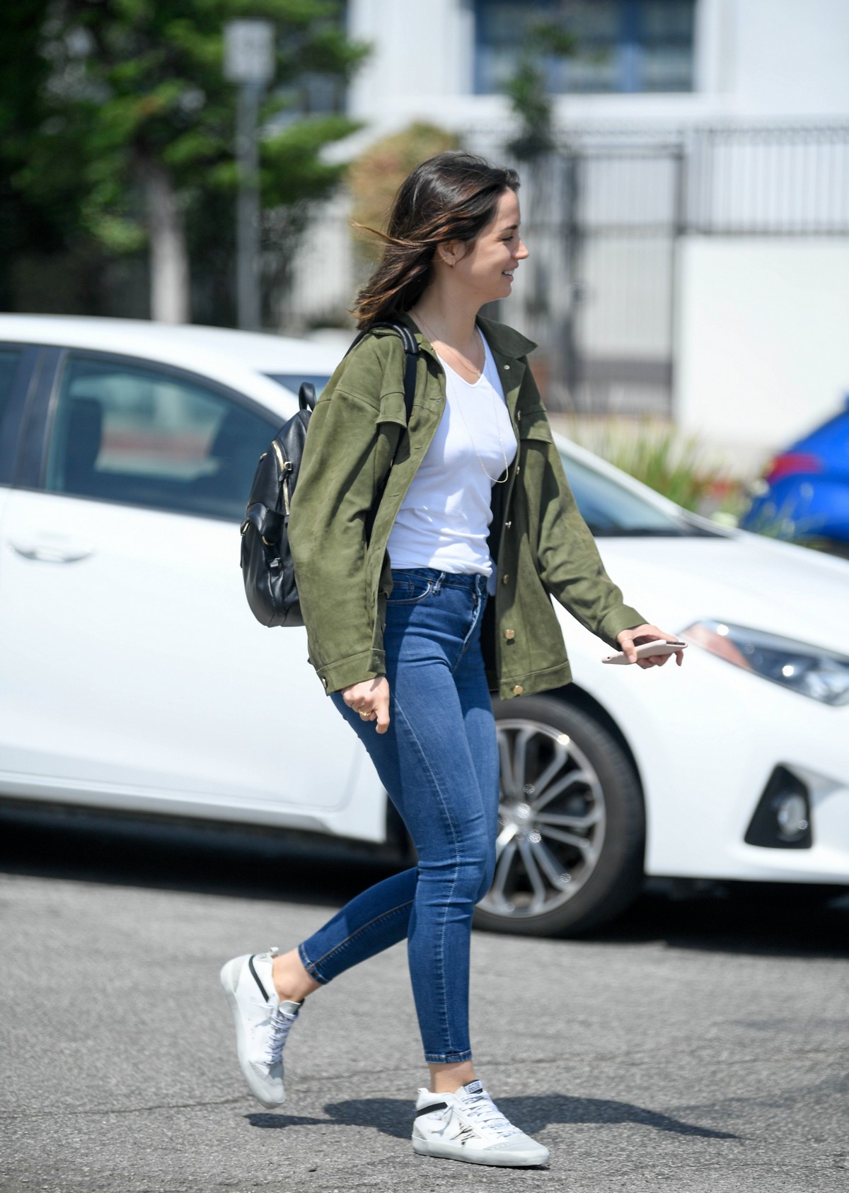 Ana de Armas in White T-Shirt and Blue Denim Out in Los Angeles 2019/06/27