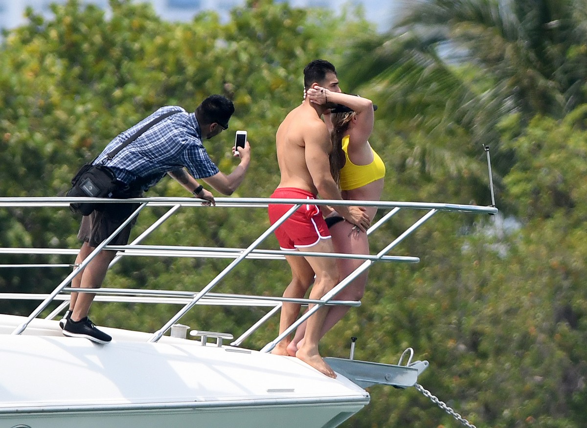 Britney Spears in Yellow bikini on a Yacht in Miami 2019/06/08