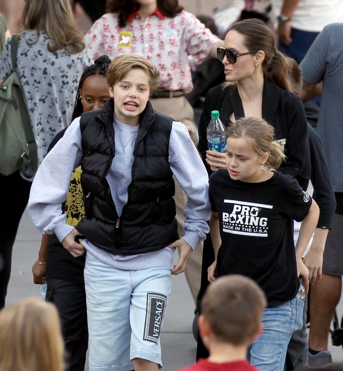 Angelina Jolie with Her Kids to Disneyland in Anaheim 2019/08/23