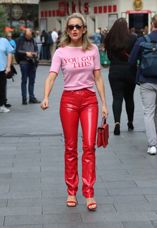 Ashley Roberts leaves Heart radio Studios in London 2019/09/03 6