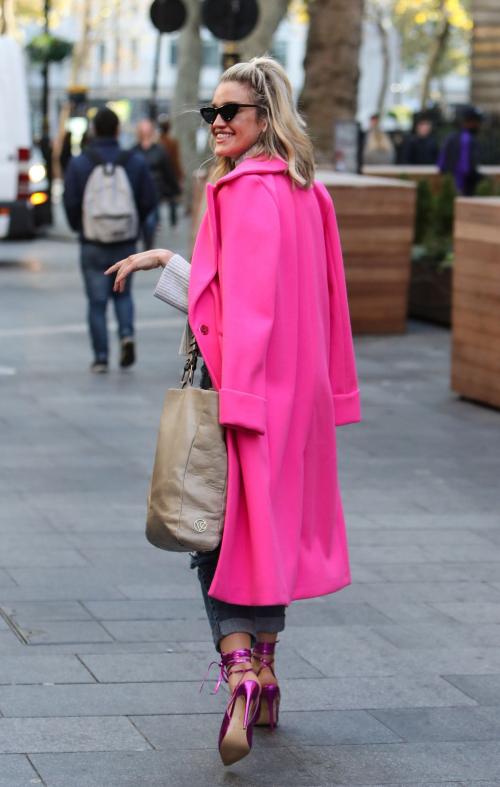 Ashley Roberts arrives at Heart Radio in London 2019/10/28 1