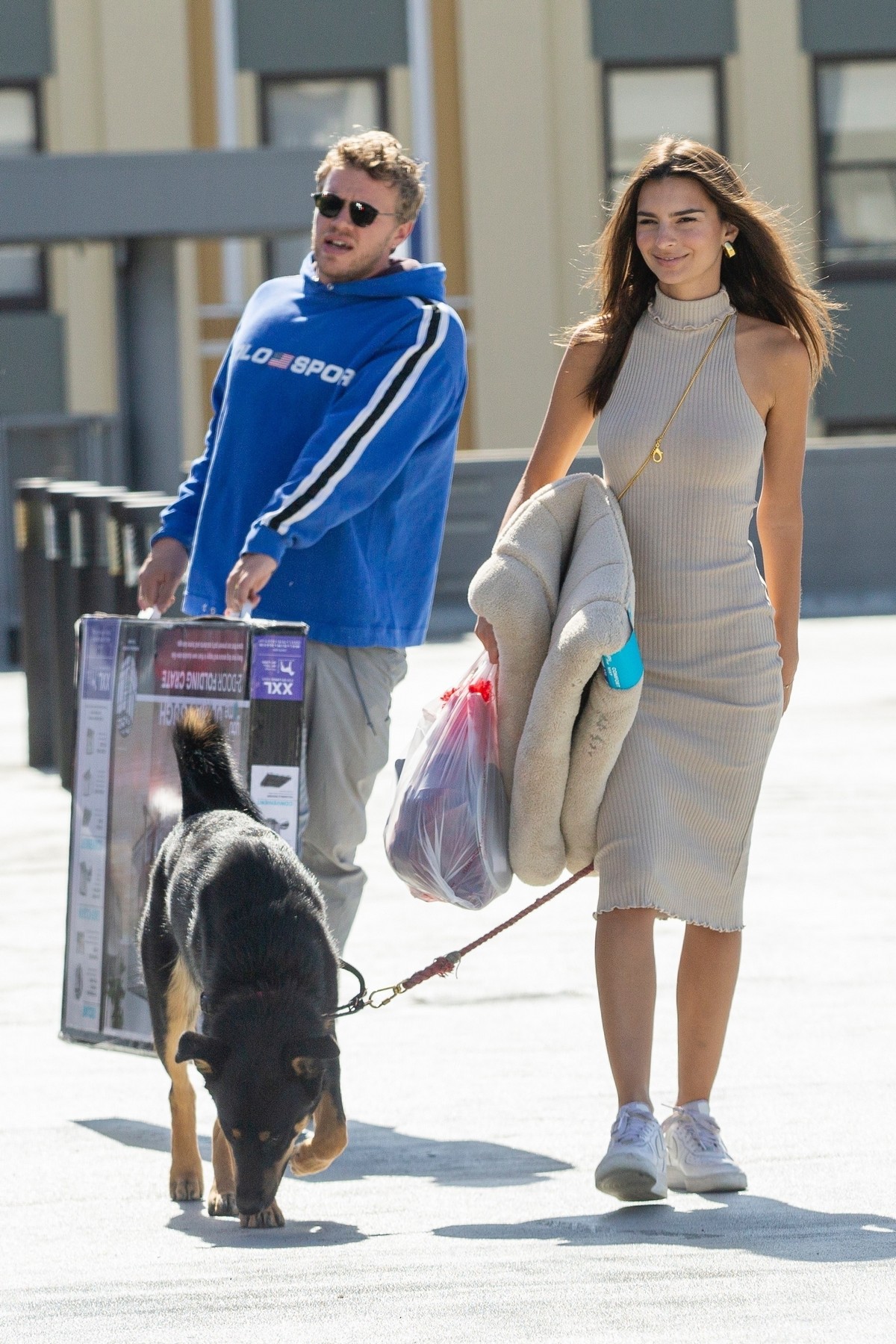 Emily Ratajkowski with Her husband and Pets Out in Los Angeles 2019/10/30