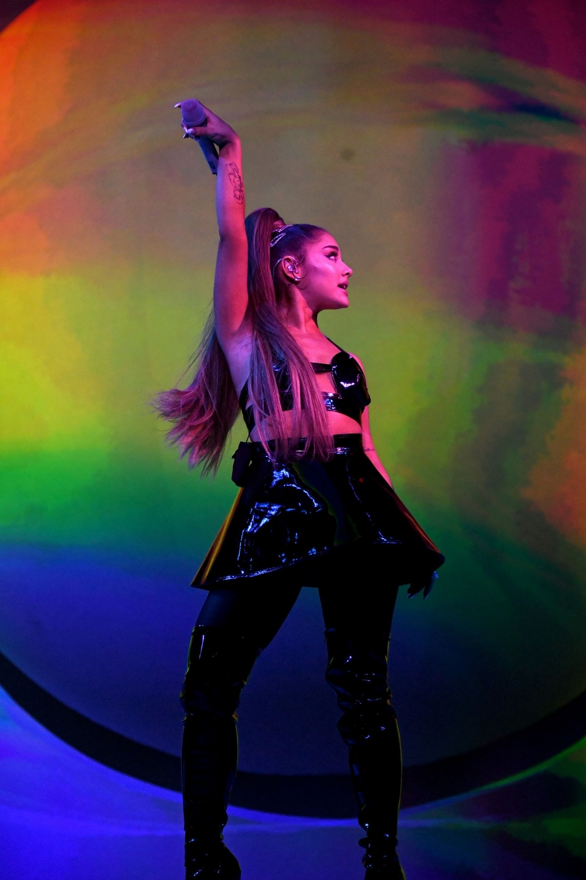 Ariana Grande performs Sweetener World Tour in London 2019/10/15