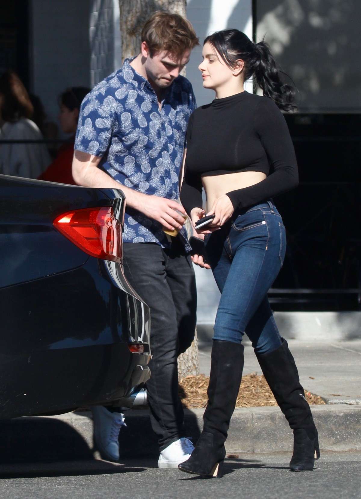 Ariel Winter seen at Joans on Third Cafe in Studio City 2019/11/01