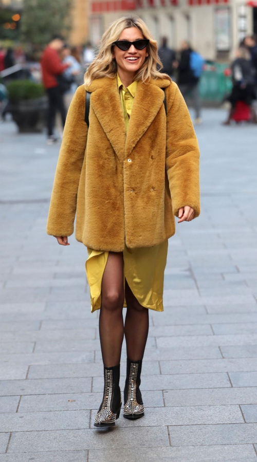 Ashley Roberts arrives at iHeartRadio in London 2019/11/06 12