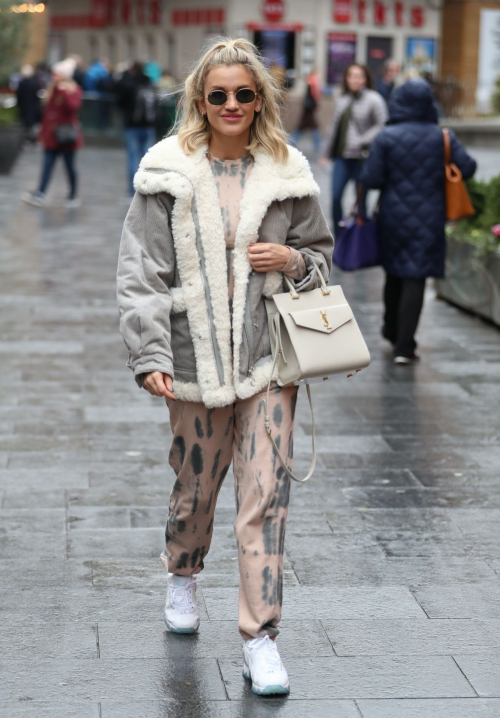 Ashley Roberts arrives Pussycat Dolls Rehearsals in London 2019/11/28 7