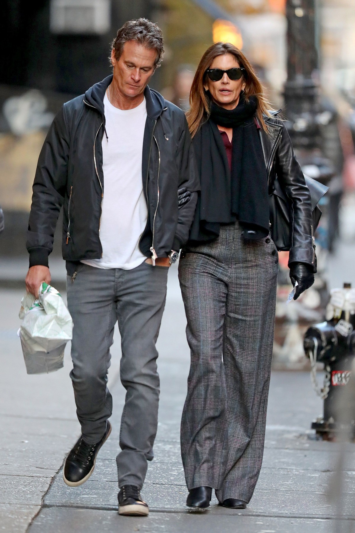 Cindy Crawford and Rande Gerber out a stroll in New York 2019/11/26