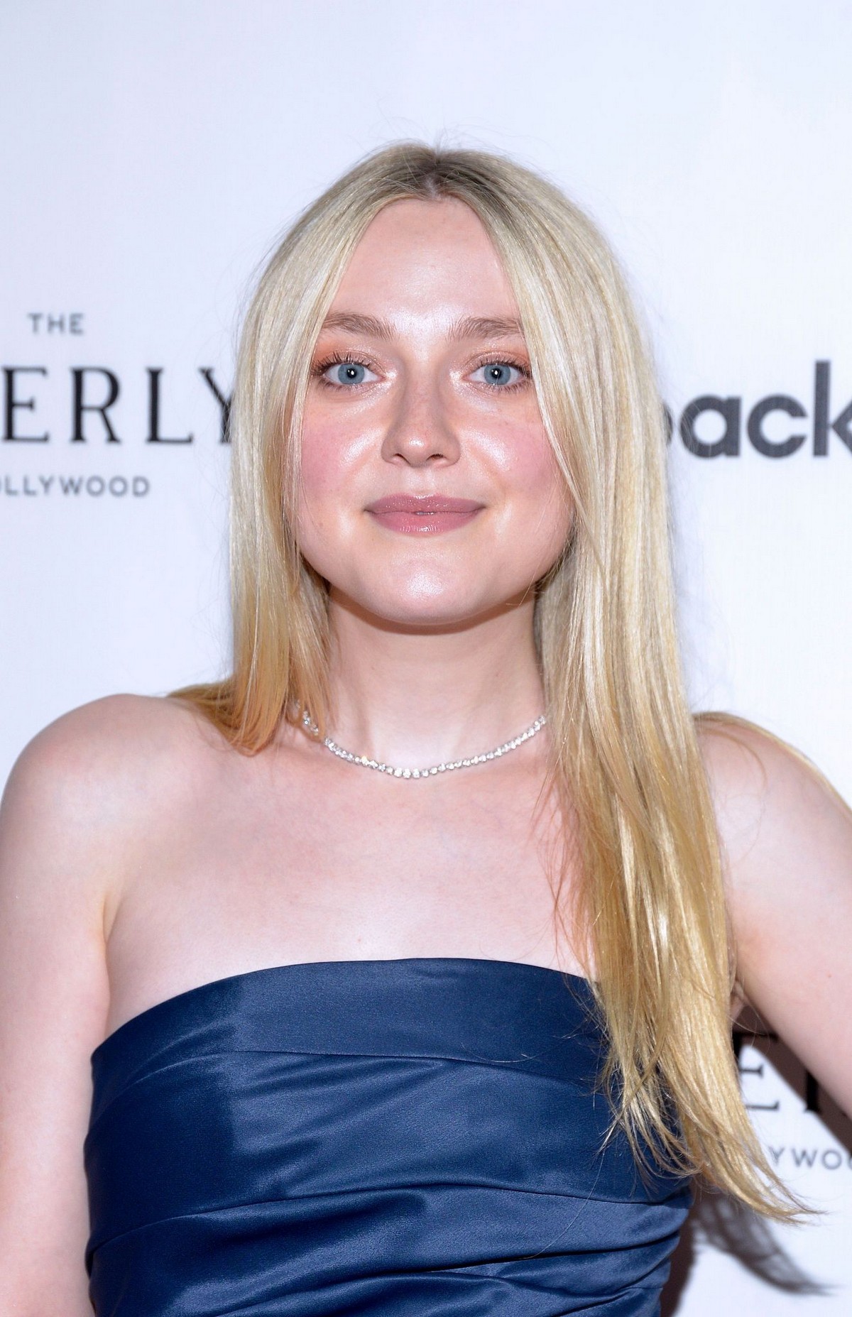 Dakota Fanning attends 15th Annual Heller Awards in Los Angeles 2019/11/07