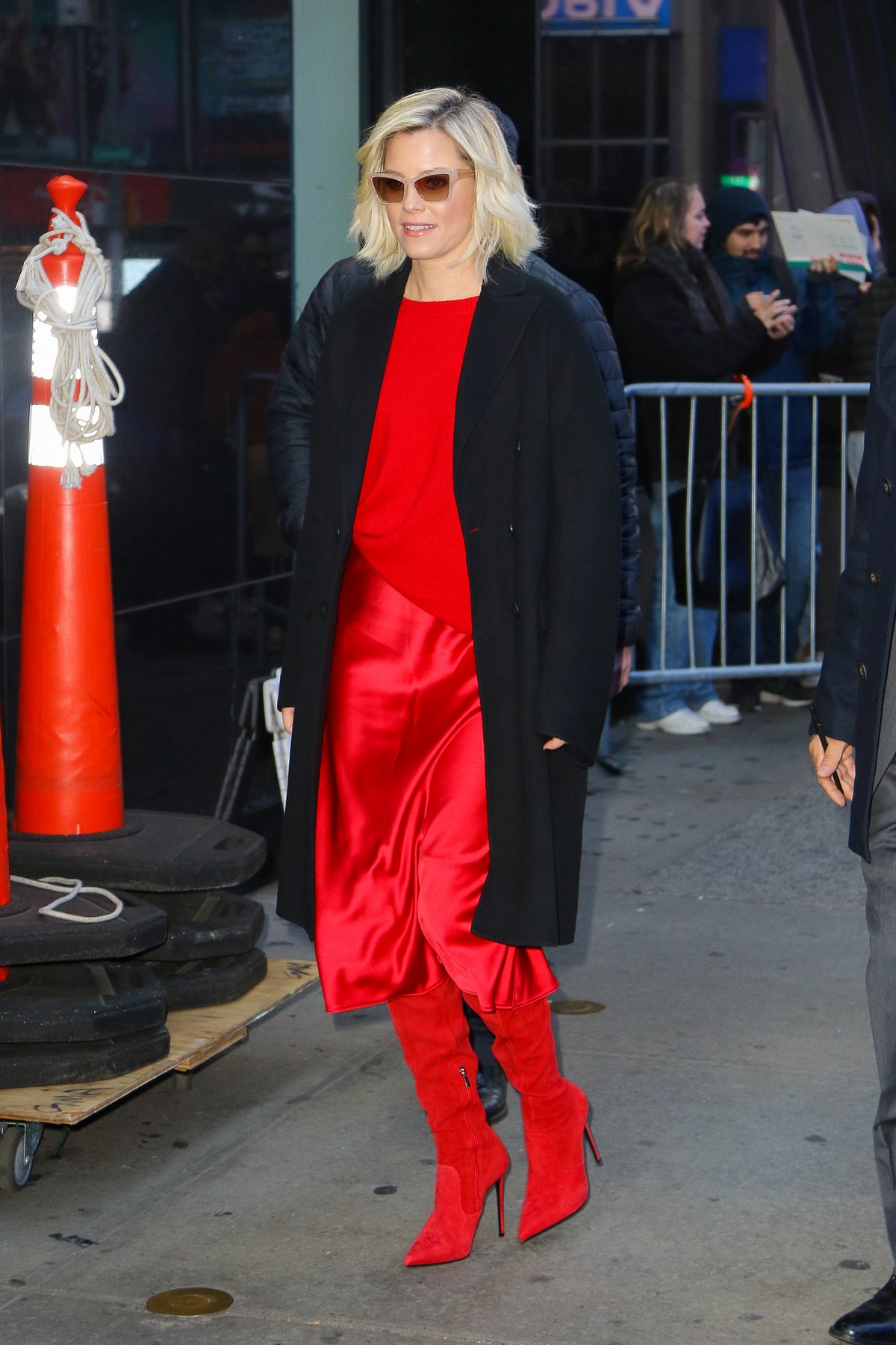 Elizabeth Banks Outside Good Morning America in New York 2019/11/04