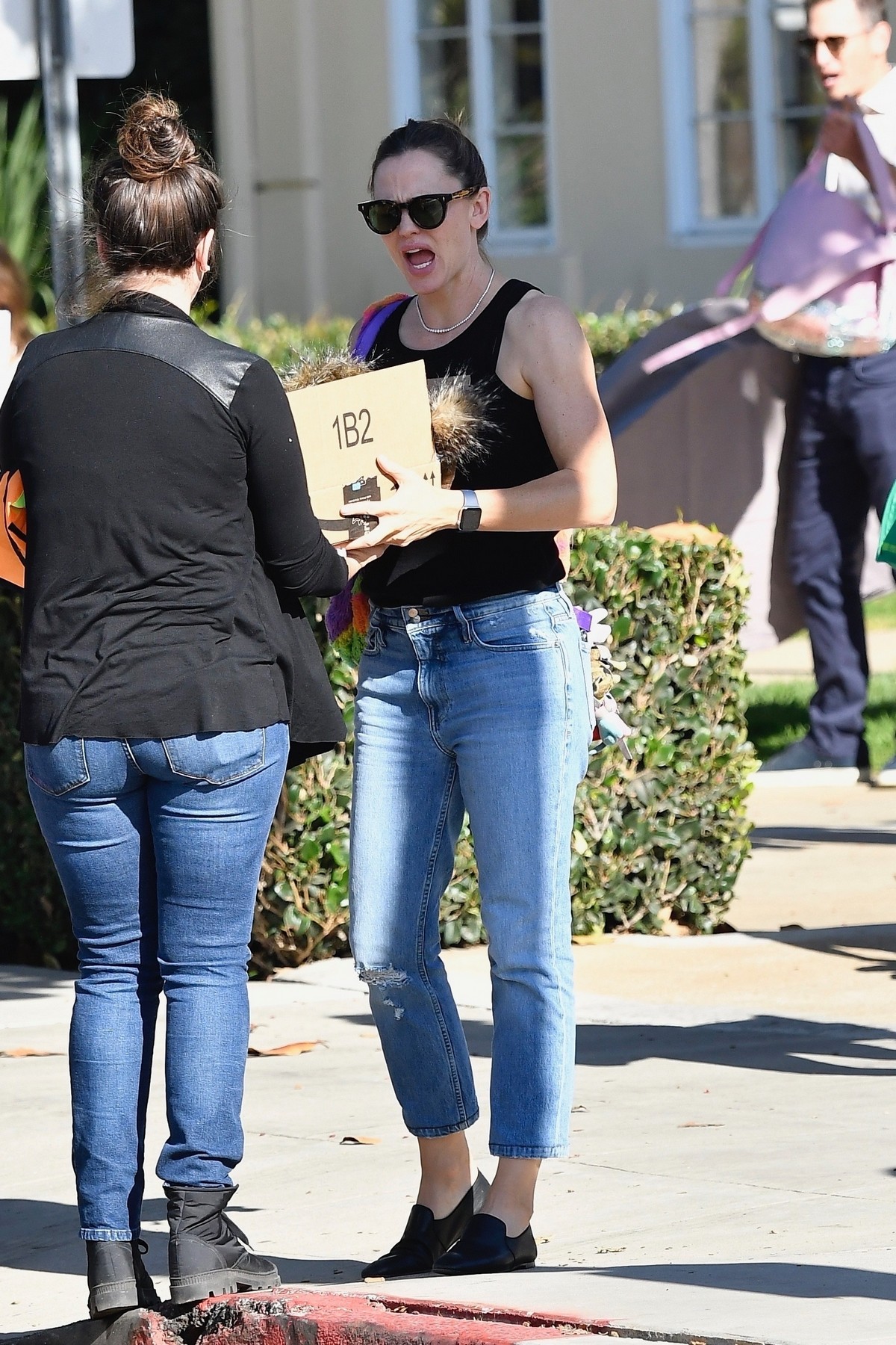 Jennifer Garner with kids from a Halloween Party in Brentwood 2019/10/31