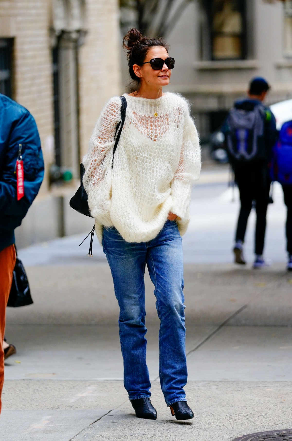 Katie Holmes in Loose Top and Blue Denim Out in New York City 2019/10/28