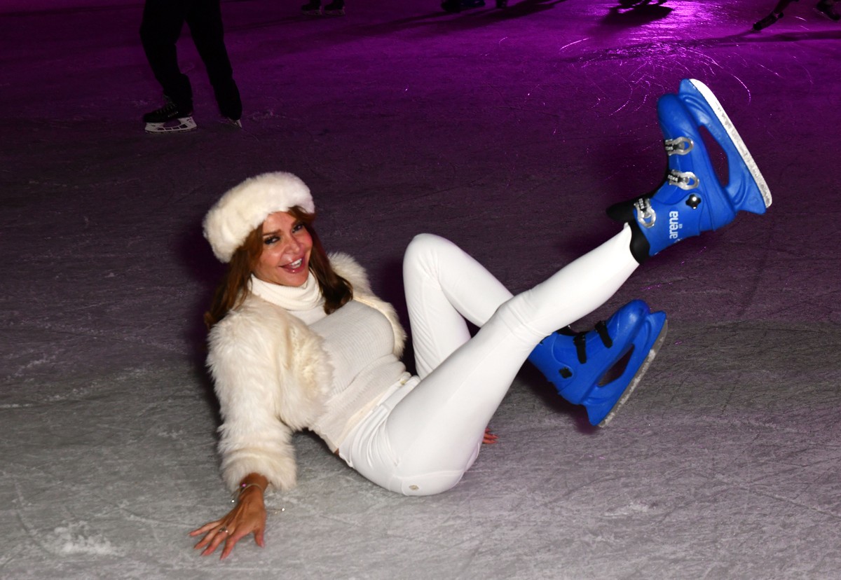 Lizzie Cundy enjoys Natural History Museum Ice Rink Launch Party in London 2019/10/23