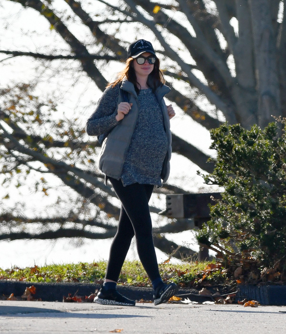 Pregnant Anne Hathaway and her husband Adam Shulman Out in Westport, Connecticut 2019/11/03