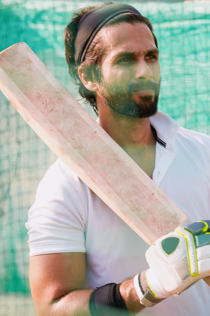 Shahid Kapoor to play cricketer in Hindi remake of Telugu film Jersey