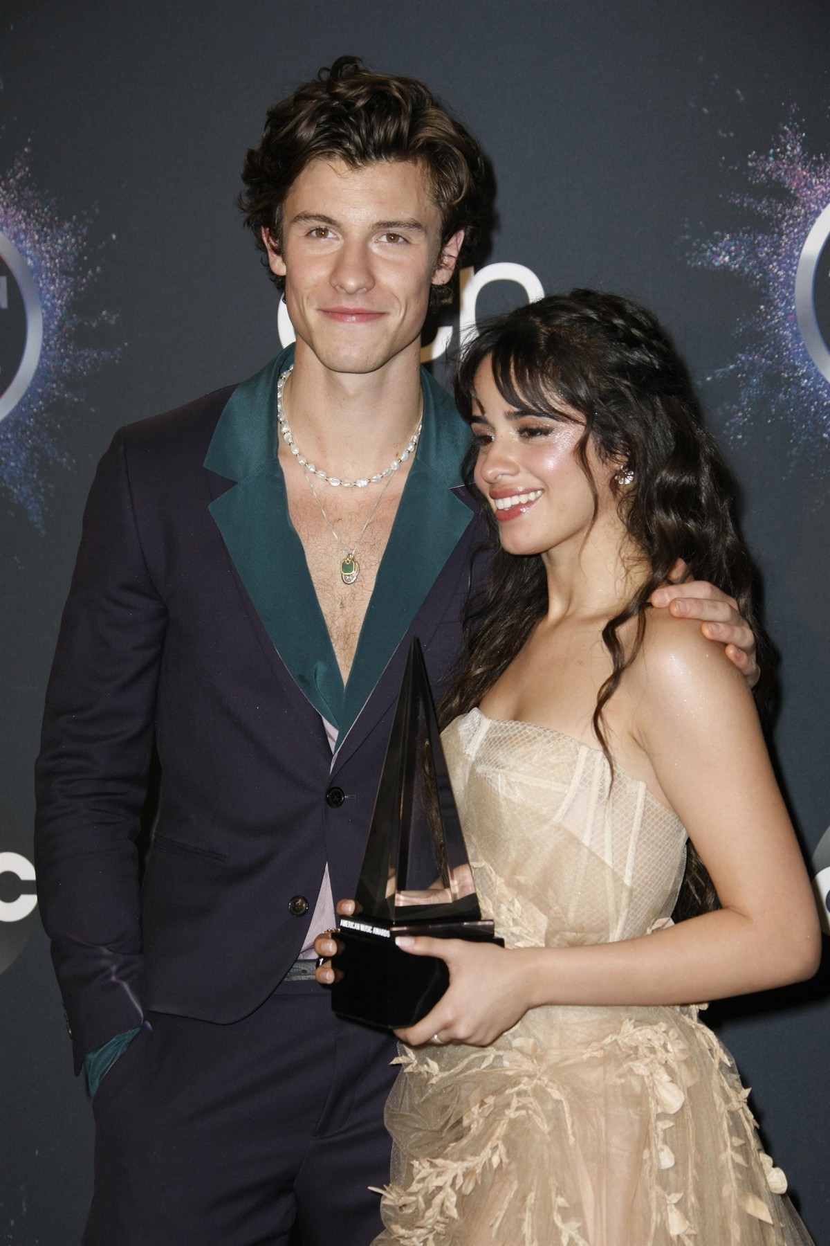 Shawn Mendes and Camila Cabello attend 2019 American Music Awards at Microsoft Theater in Los Angeles 2019/11/24