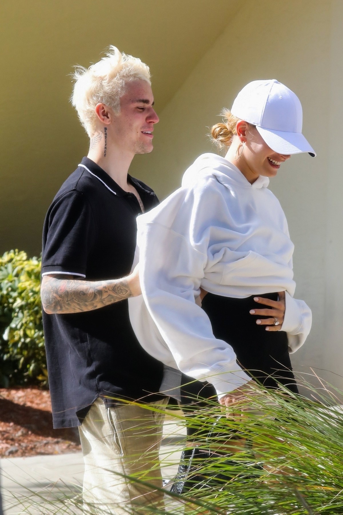 Hailey and Justin Bieber seen in grey and white hoddies out for lunch in Miami 2019/11/29