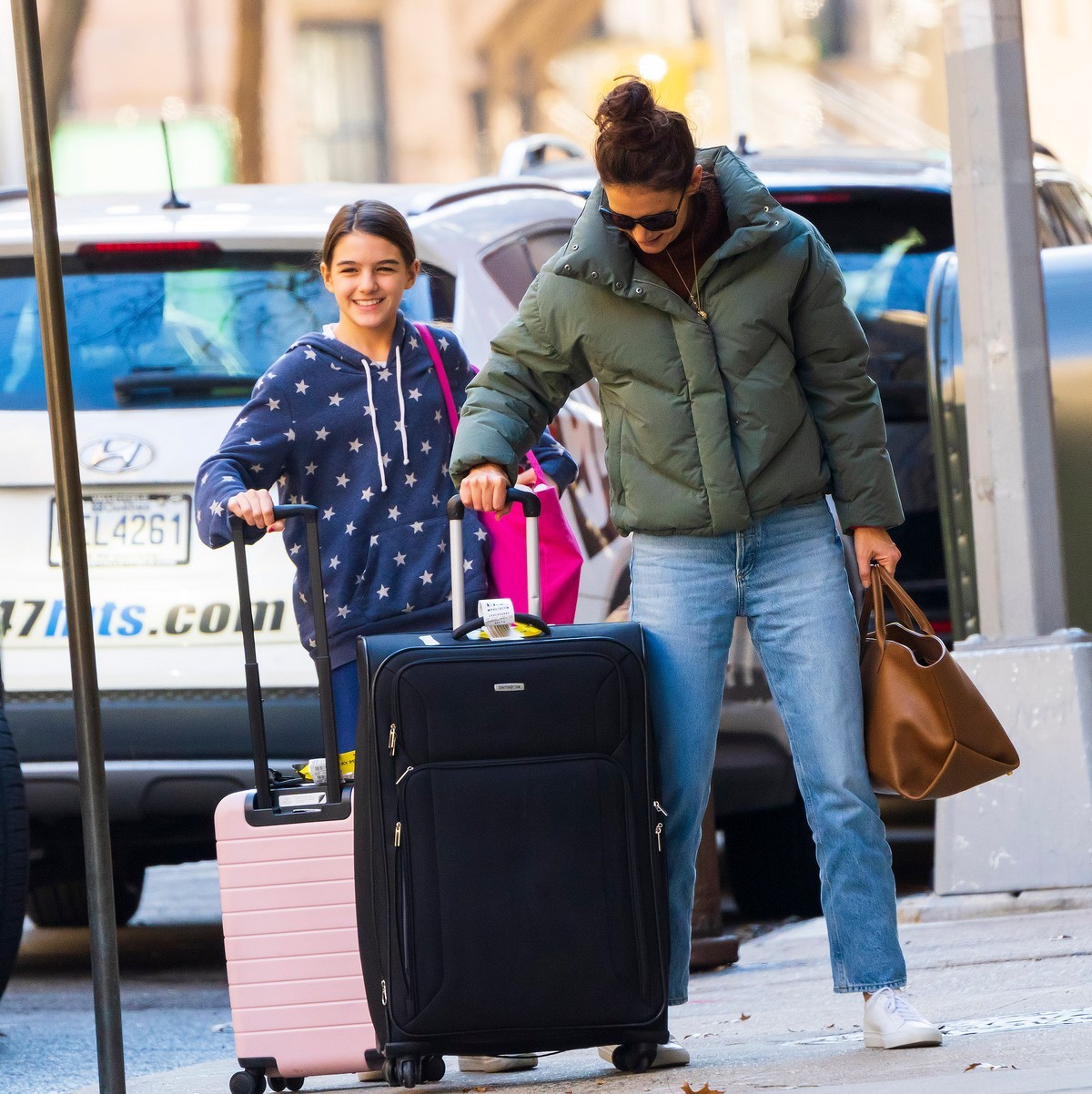 Katie Holmes with her daughter Suri Cruise arrives at Apartment in New York City 2019/11/29