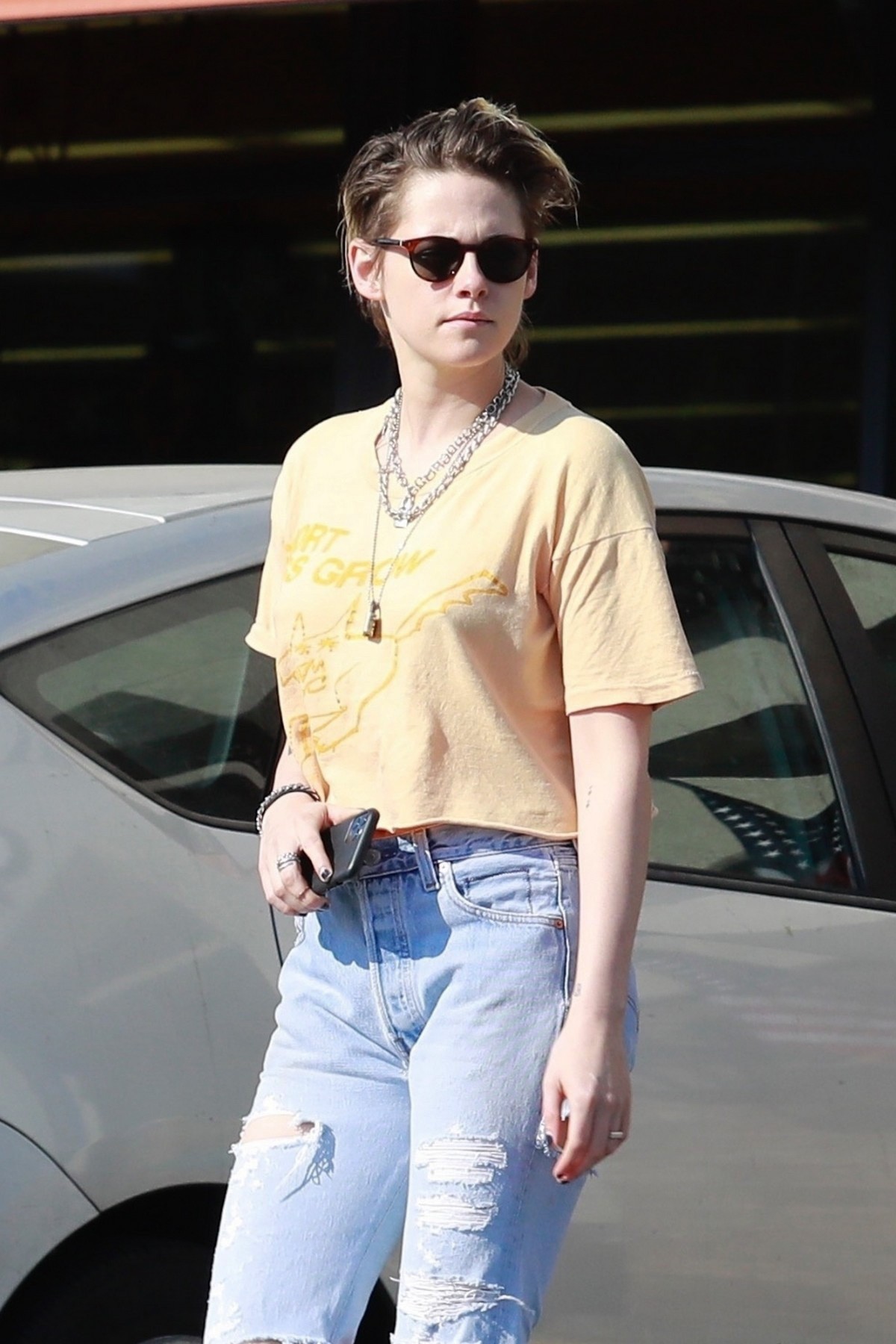 Kristen Stewart with her friend shopping out in Los Feliz 2019/11/25