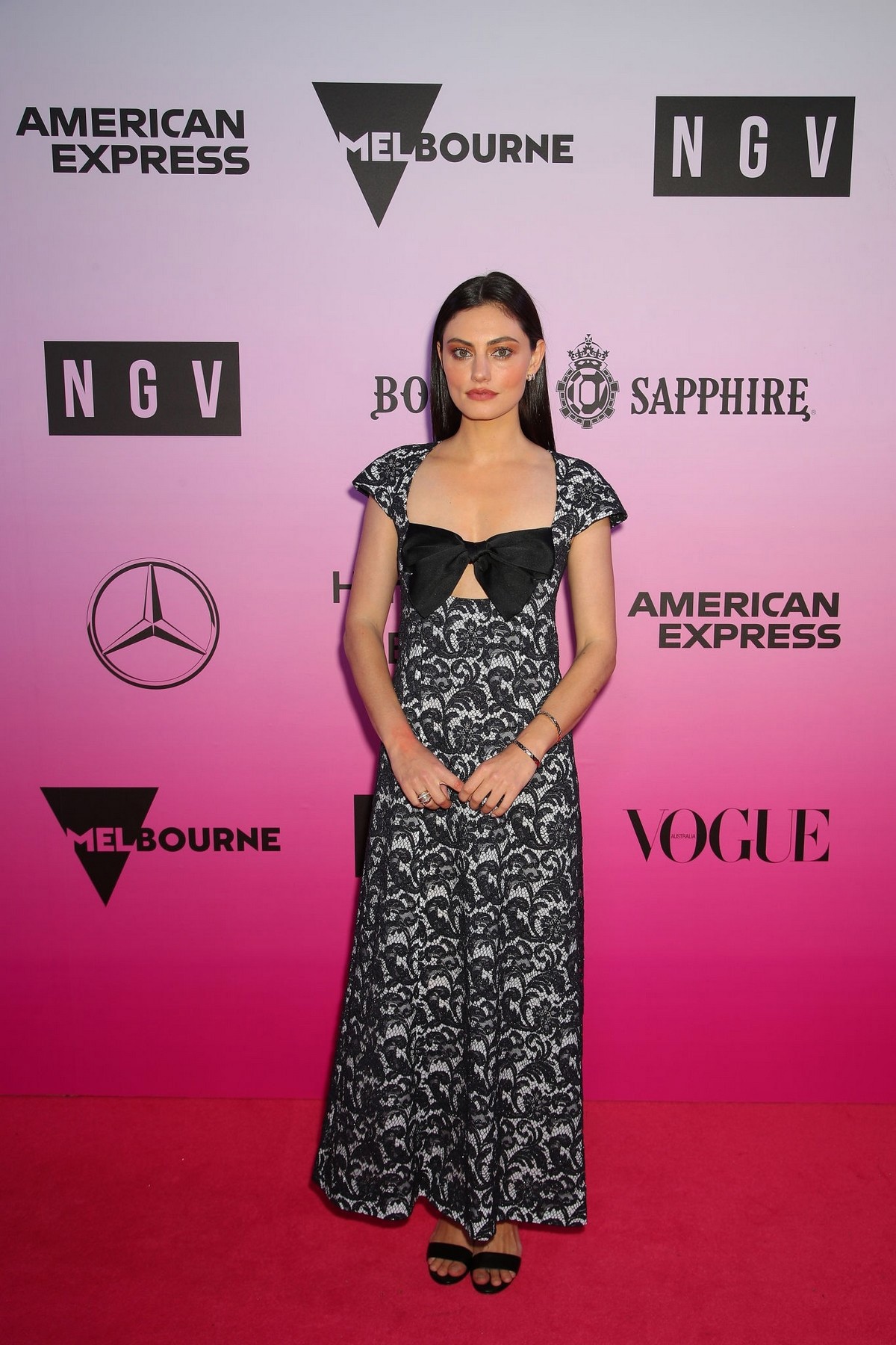 Phoebe Tonkin attends NGV Gala in Melbourne, Australia 2019/11/30