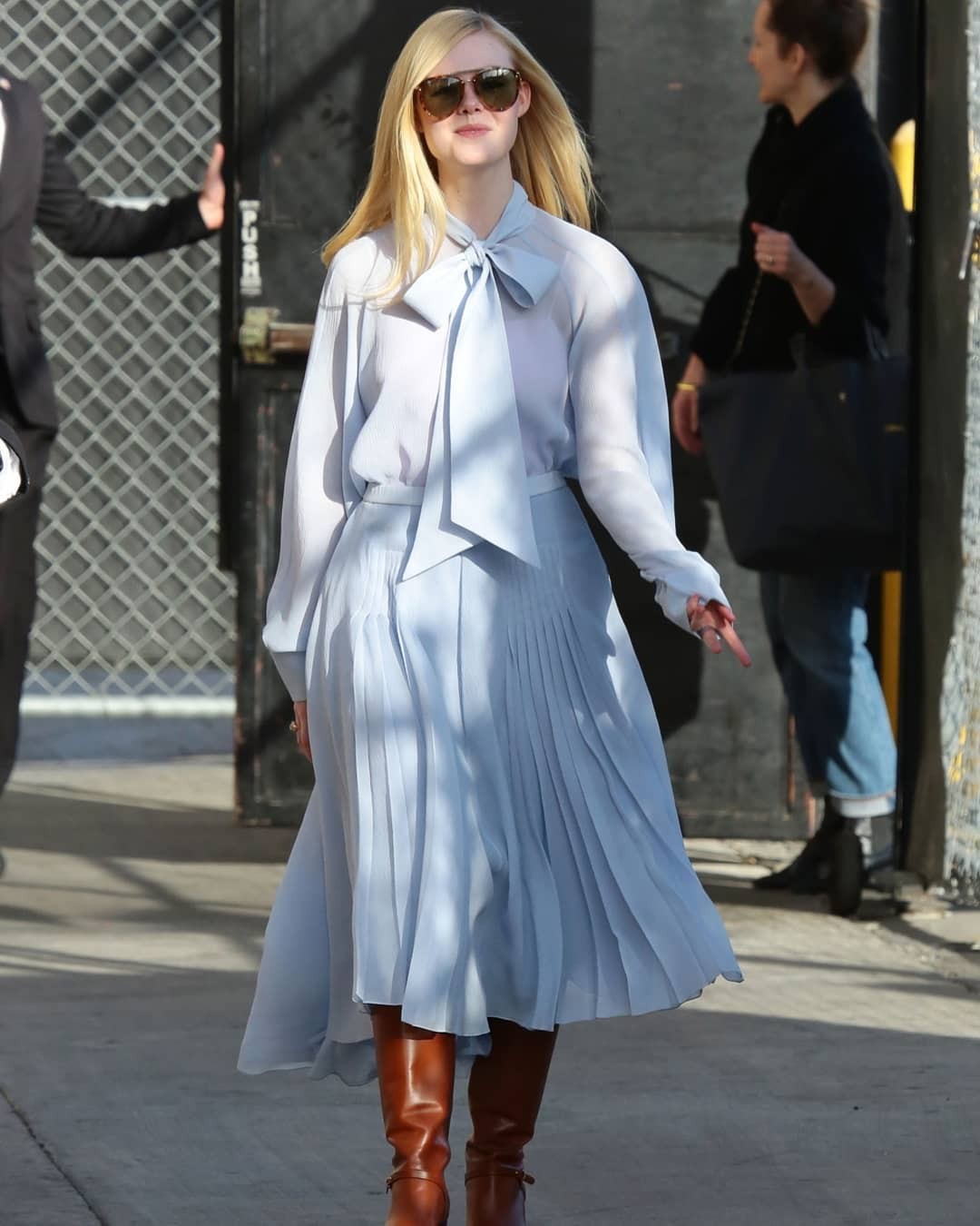 Elle Fanning arrives Jimmy Kimmel Live studio in Los Angeles 2020/03/04