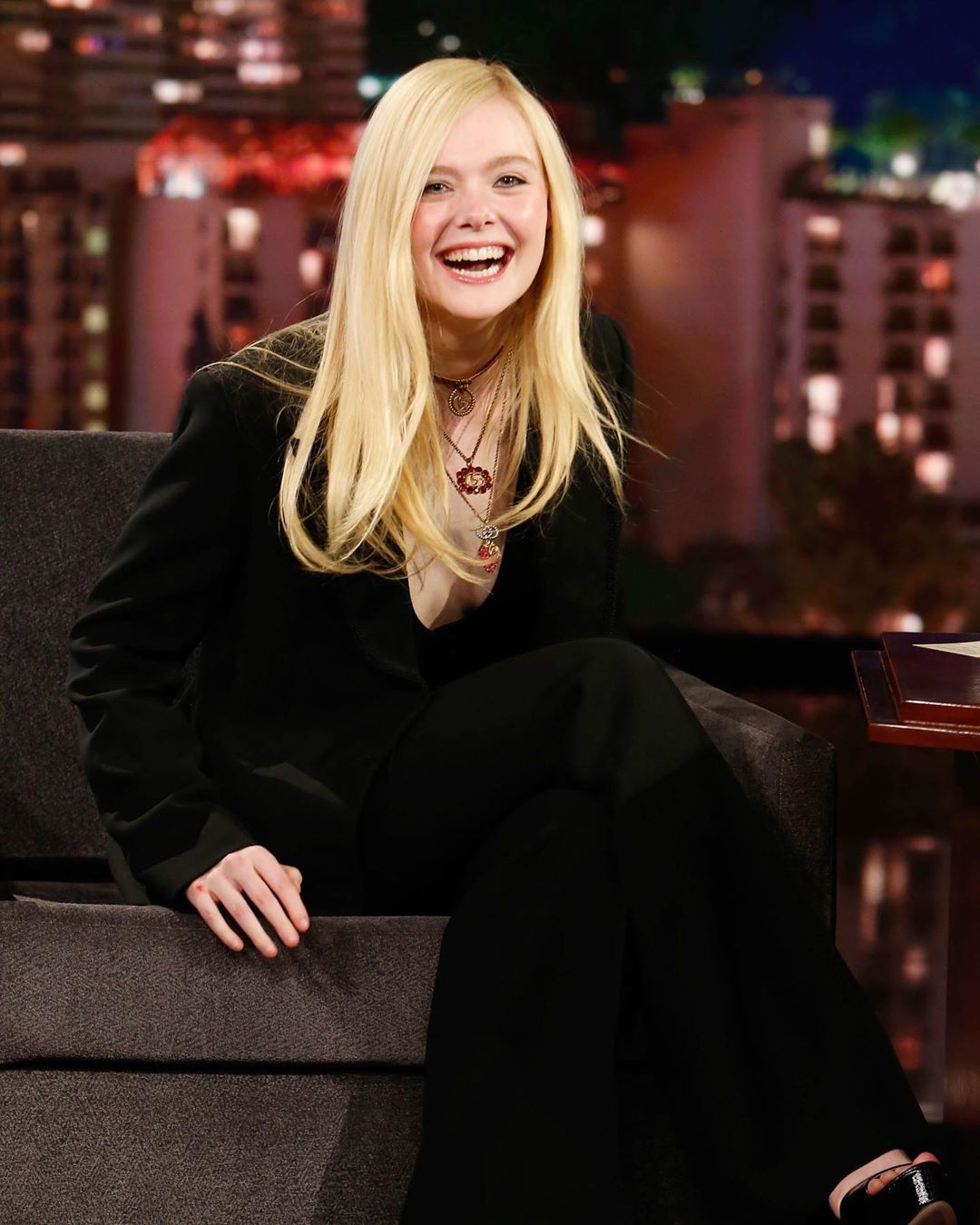 Elle Fanning attends Jimmy Kimmel Live in Los Angeles 2020/03/04