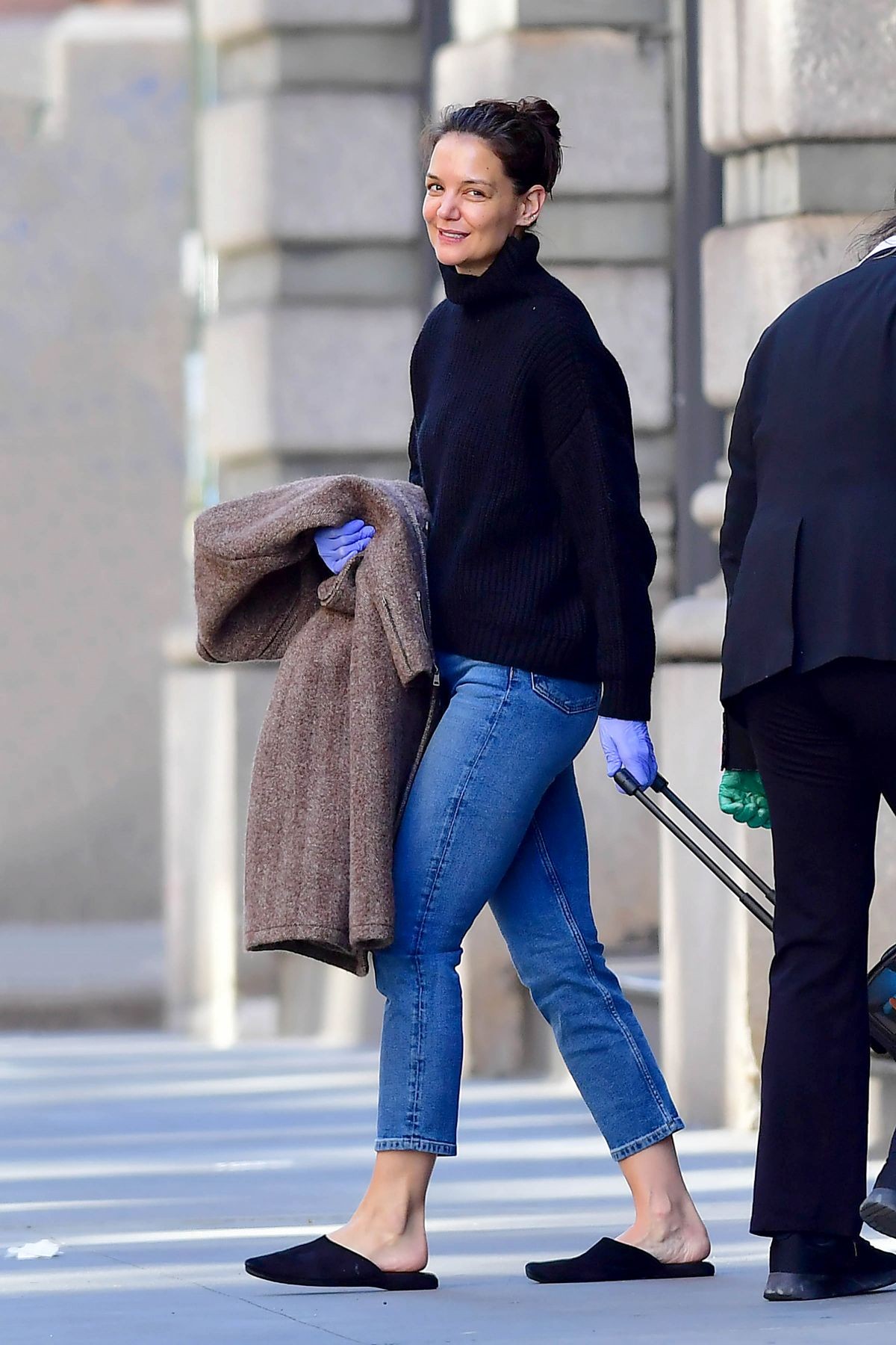 Katie Holmes leaves Her Apartment in New York 2020/03/27