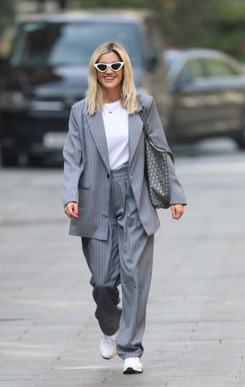 Ashley Roberts in oversized pinstripe suit at Heart Radio Studios in London 2020/04/16 4