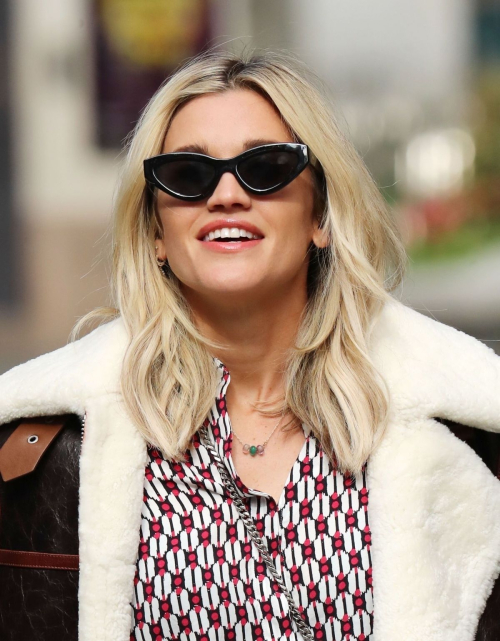 Ashley Roberts leaves Global Radio for her Smooth Radio Show in London 2020/04/14 10