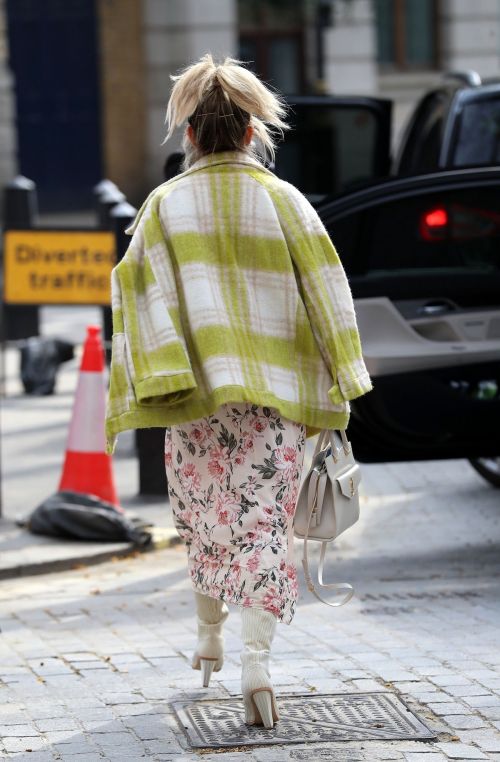 Ashley Roberts leaves Global Studios after Heart radio Breakfast show in London 2020/04/08 7