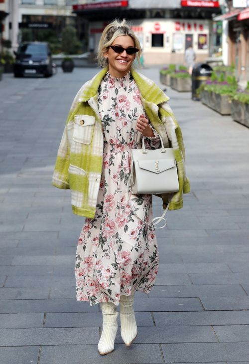 Ashley Roberts leaves Global Studios after Heart radio Breakfast show in London 2020/04/08 15