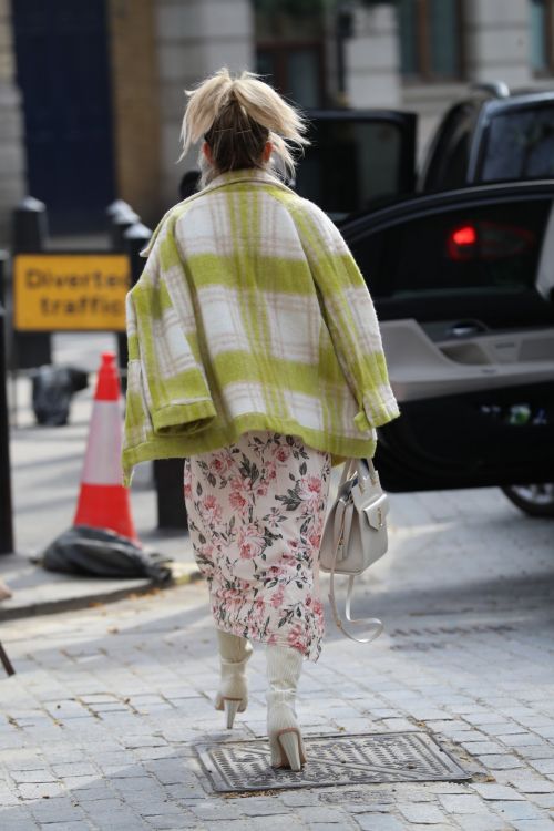 Ashley Roberts leaves Global Studios after Heart radio Breakfast show in London 2020/04/08 19